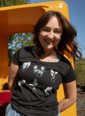 kvetinace cerne poza 2 web-min