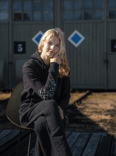 kyticky mikina poza web-min